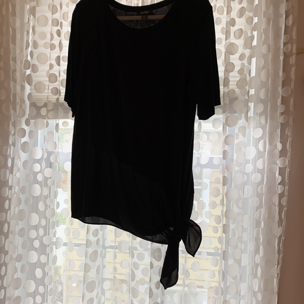 Lord&Taylor s/s black Large asymmetrical bottom w/tie very flattering like new